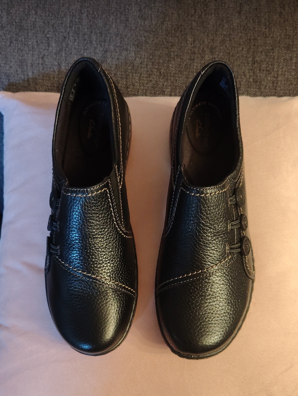 Grand New Clarks Women's Comfort Slip-On Black Leather Shoes.